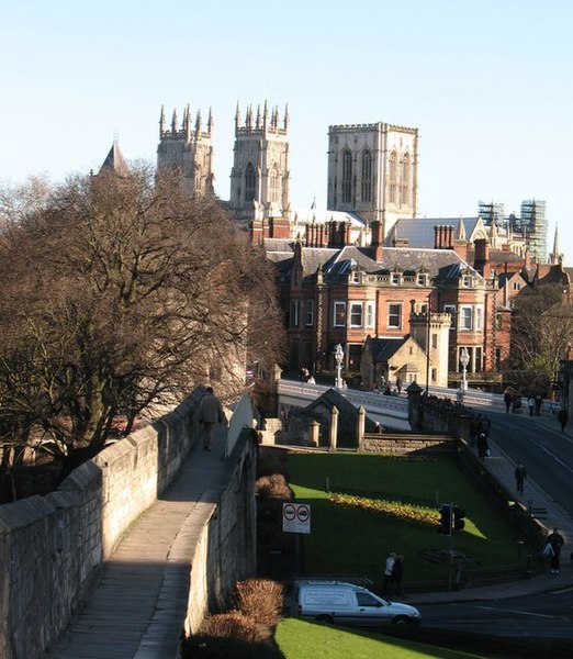 File:City Wall and the Minster - geograph.org.uk - 673435.jpg