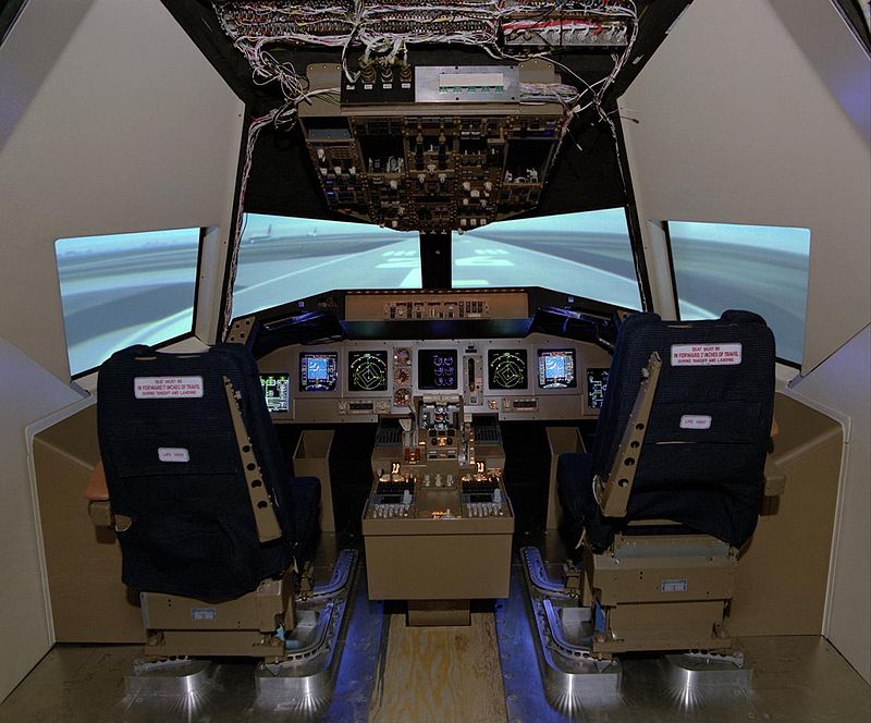 Cockpit D'un Flight Simulator Maison - Concept De Développement De  L'industrie De L'aérospatiale - Ecole De Pilotage De Simulation Pour Les  Pilotes D'apprentissage De L'aviation Banque D'Images et Photos Libres De  Droits.