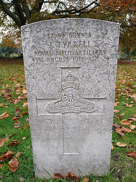 File:Commonwealth War Graves at the Queen's Road Cemetery 62.jpg