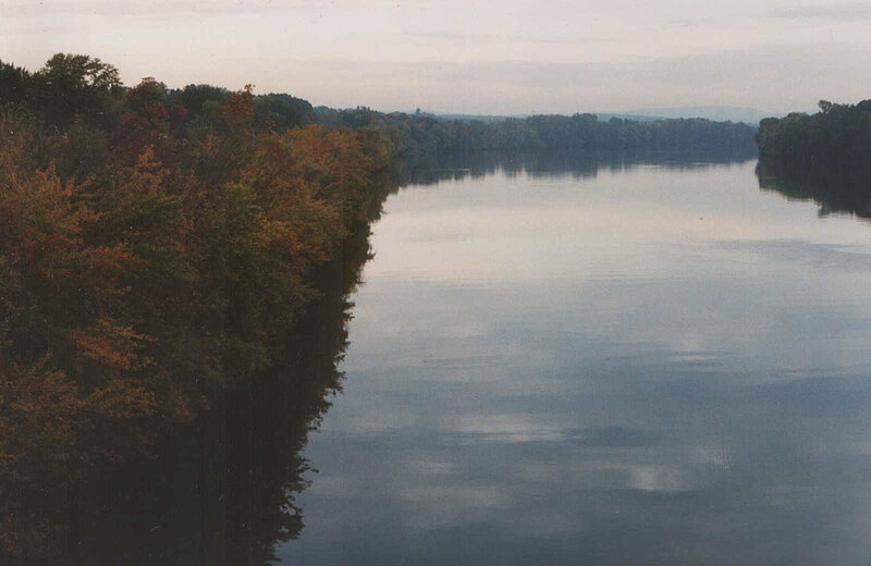 File:ConnecticutRiver01LB.jpg