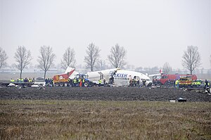 Flughafen Amsterdam Schiphol: Geschichte, Lage und Verkehrsanbindung, Abfertigungsgebäude