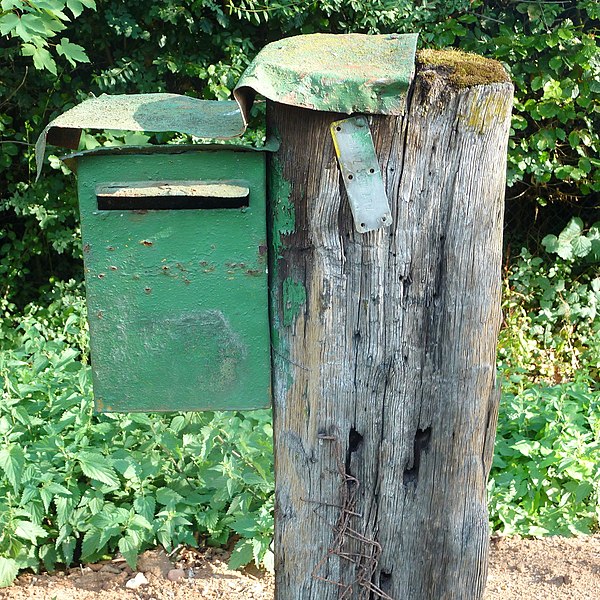 File:D-FRA Greensteelletterboxtrunk1.jpg