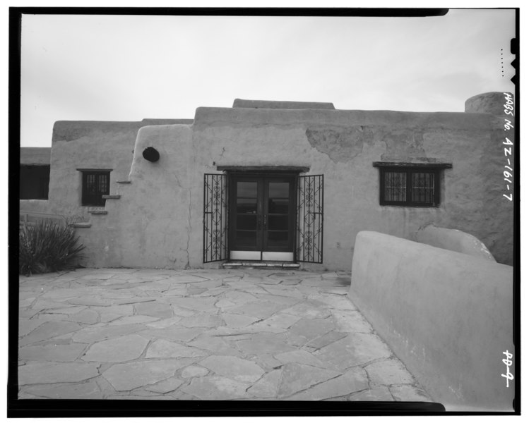 File:DETAIL, INFORMATION ROOM, LOOKING WEST - Painted Desert Inn, Navajo, Apache County, AZ HABS ARIZ,1-NAVA.V,1-7.tif