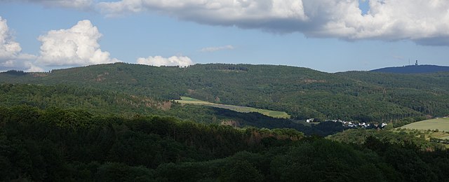 Highest point of the Rheingau-Taunus-Kreis:629,3 m high mountain Windhain above Waldems-Wüstems' roofs; on the right in the back Großer Feldberg is vi