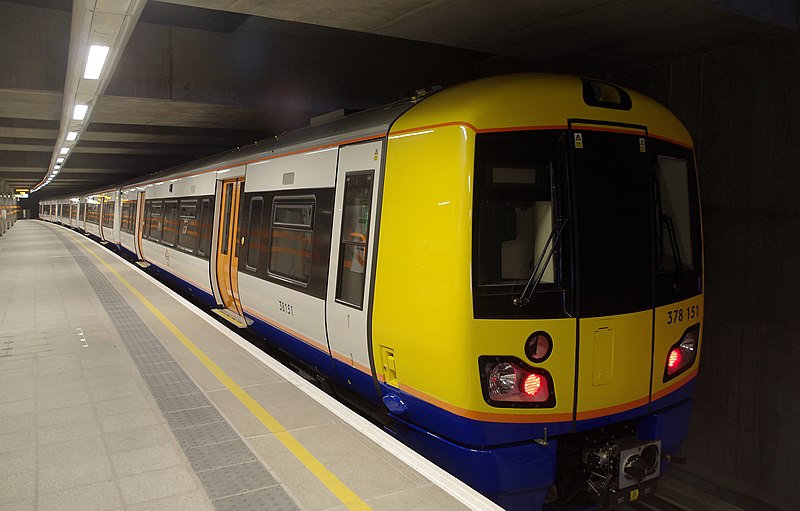 File:Dalston Junction railway station MMB 01 378151.jpg