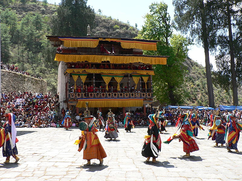 File:Dance of the Black Hats with Drums, Paro Tsechu 4.jpg