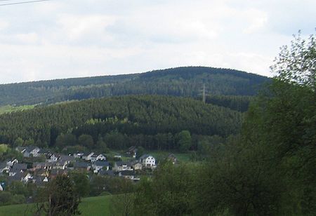 Die Burg, Burbach (Hintergrund)