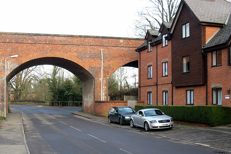 File:Disused railway bridge - geograph.org.uk - 3294402.jpg