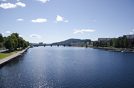 Drammenselva and the city bridge.