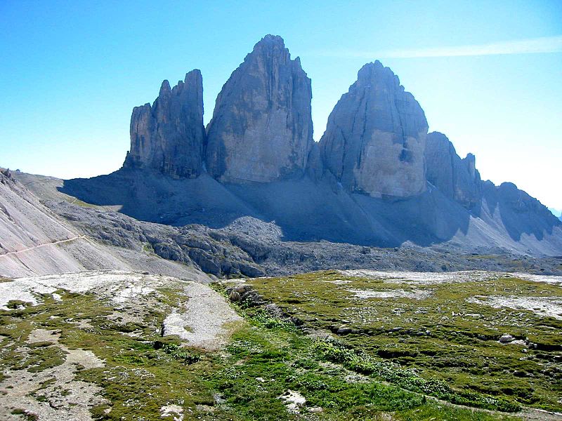 800px-Drei_Zinnen-Tre_Cime_Di_Lavaredo_1