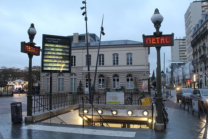 File:Entrée Station Métro Mairie Issy Issy Moulineaux 2.jpg