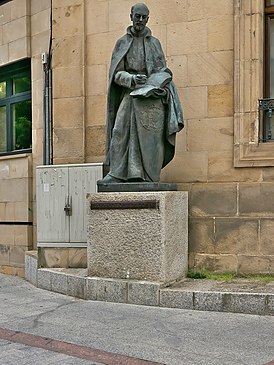 Escultura de Francisco López de Gómara, Soria.jpg