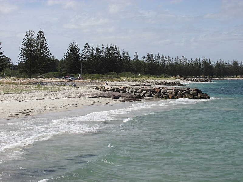 File:Esperance Tanker Jetty beach 2.jpg