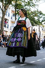 Galician woman with embroidered mantelo and saffron faldriqueira