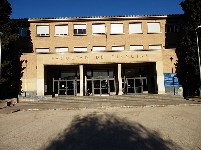 File:Facultad Ciencias Zaragoza 04.jpg