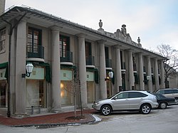 Former Marshall Field's in Lake Forest, IL, the last "old" suburban store until Macy's closed it in 2008. Fieldlf.JPG