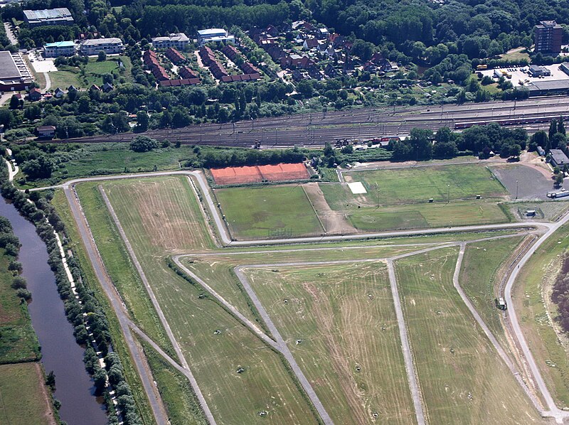 File:Flug Emden 2010 130.JPG