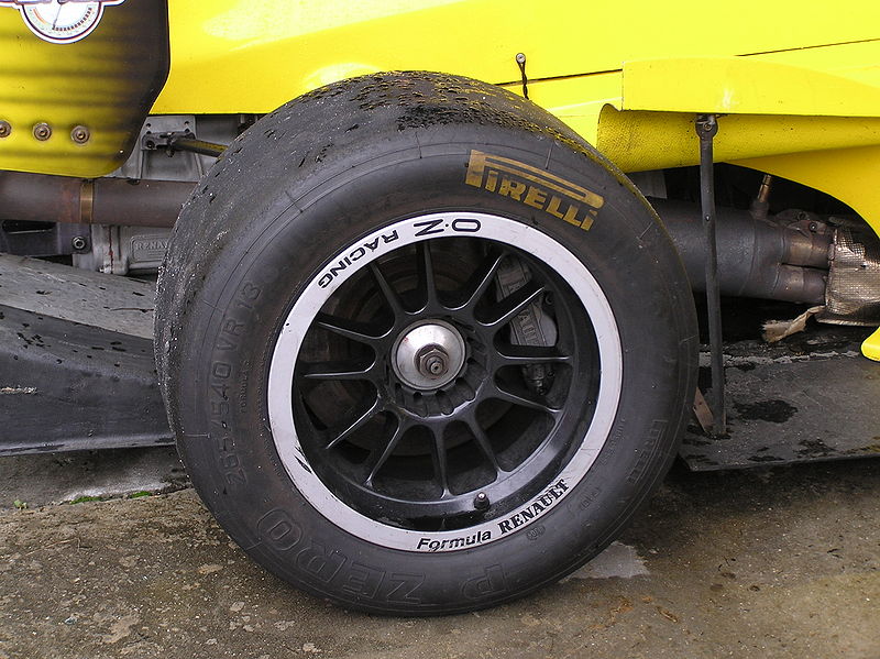 File:Formula Renault Brasil tyre.jpg