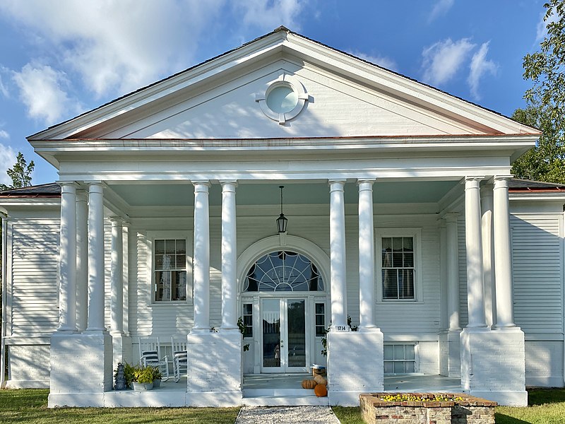 File:Fort Moultrie Post Exchange, Middle Street, Sullivan’s Island, SC (50621928738).jpg