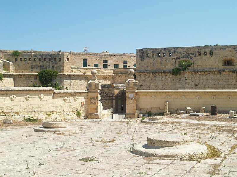 File:Fort St. Elmo, Valletta - panoramio.jpg