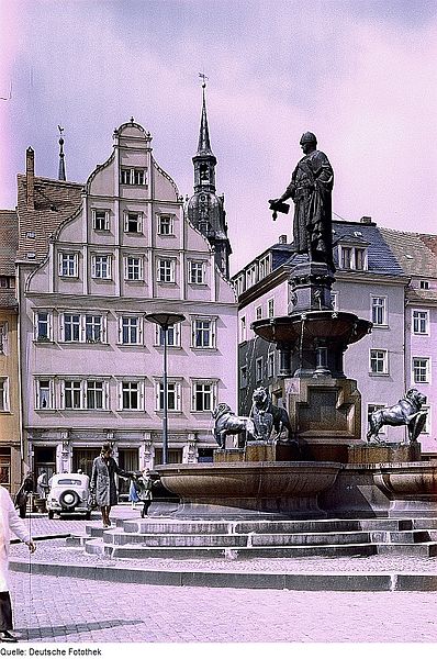 File:Fotothek df ps 0002670 Brunnen ^ Schalenbrunnen.jpg