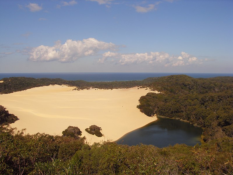 File:Fraser Island Lake Wobi - panoramio.jpg