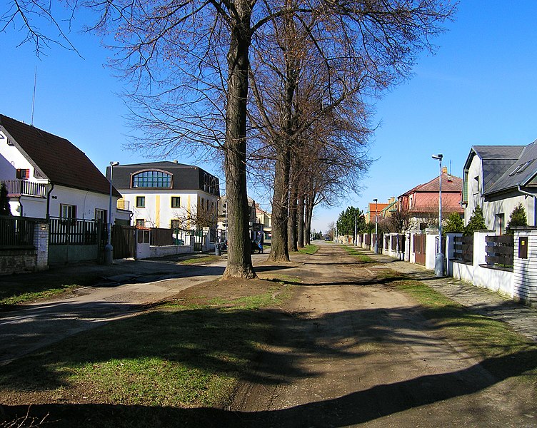 File:Gagarinova str, Prague Suchdol.jpg