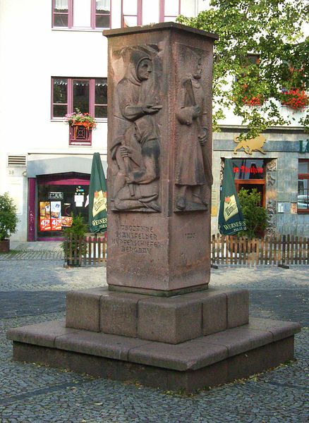 File:Gedenksäule in hettstedt.jpg