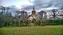 Czelin mit der Kirche Unserer Lieben Frau von Częstochowa