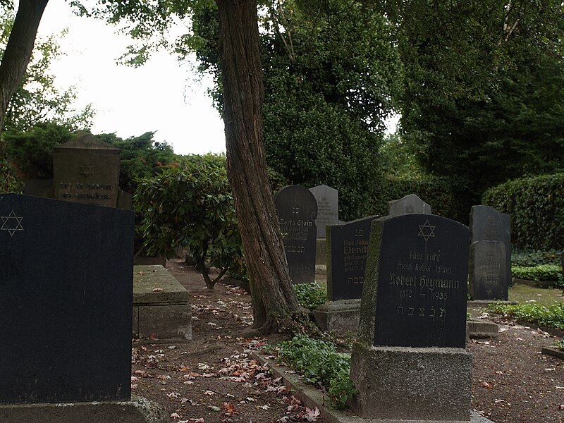 File:Gravestones at Jewish cemetery in Herne.jpg