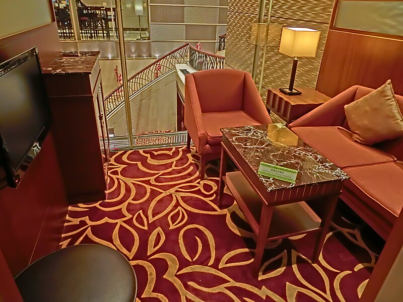 File:HK 油麻地 Yau Ma Tei 彌敦道 380 Nathan Road 香港逸東酒店 Eaton Hotel Hong Kong Apr-2013 internet room sofa.JPG