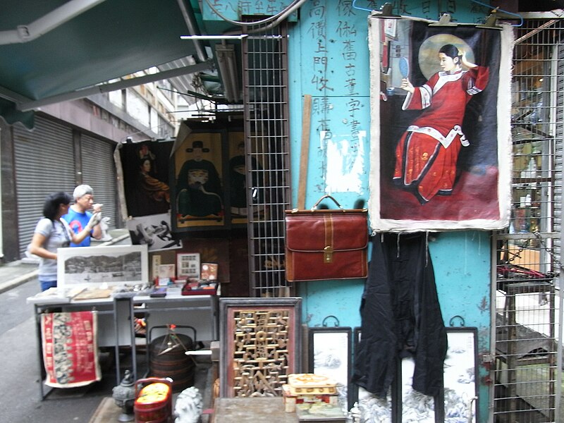 File:HK Sheung Wan 犘羅上街 Upper Lascar Row shop art painting May-2012.JPG