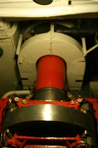 File:HMS Belfast - Engine room - Propeller shaft and thrust block.jpg