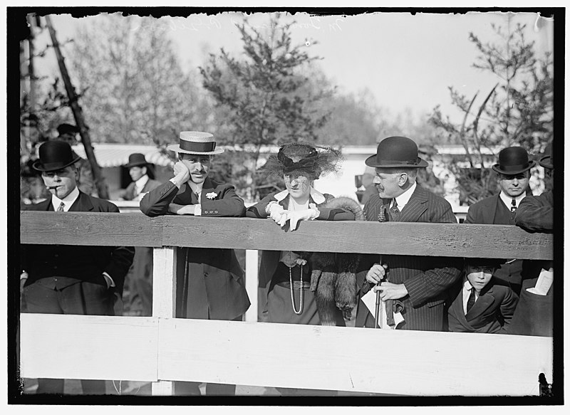 File:HORSE SHOWS. PRESTON GIBSON, LEFT, AND MRS. M. TOWNSEND LCCN2016865446.jpg