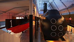 Marinmuseum: Statligt museum med inriktning på Sveriges sjöförsvar och här berättas den svenska marinens historia