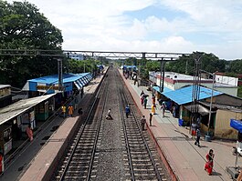 Halisahar railway station in North 24 Parganas.jpg