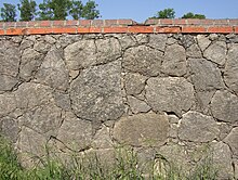 Fieldstone wall in Wriezen-Haselberg, Germany Haselberg Feldsteinmauer frontal.jpg