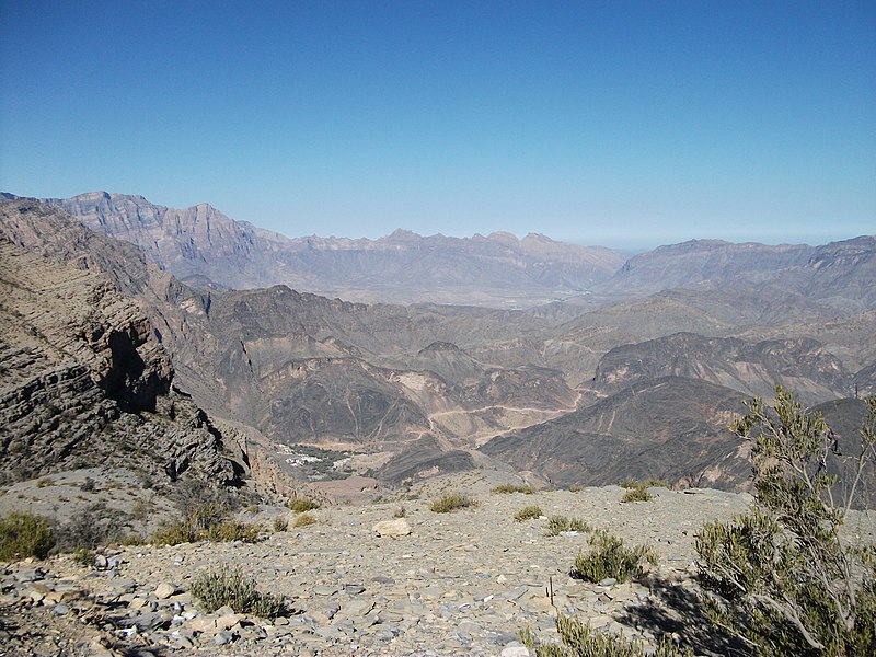 File:Hatt is down there (mountain route from Nizwa to al Rustaq) - panoramio.jpg