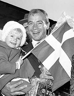 Henning Wind med sin dotter, 1964.
