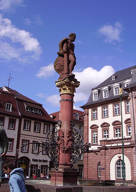 Herkulesstatue und Rathaus Heidelberg