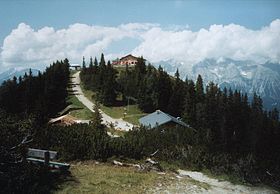 Utsikt fra toppen med Dachstein i bakgrunnen.