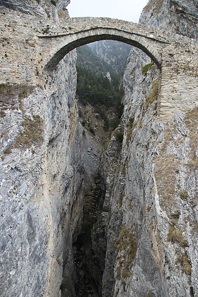 File:Hohe Brücke mit Kapelle Leuk 07 12 2014 04.jpg