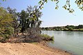 Hraniční řeka Kunene, na druhé straně je Angola - panoramio.jpg