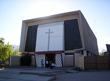 La très moderne église Santa Barbara à Villa Aberastain, dans le département de Pocito.