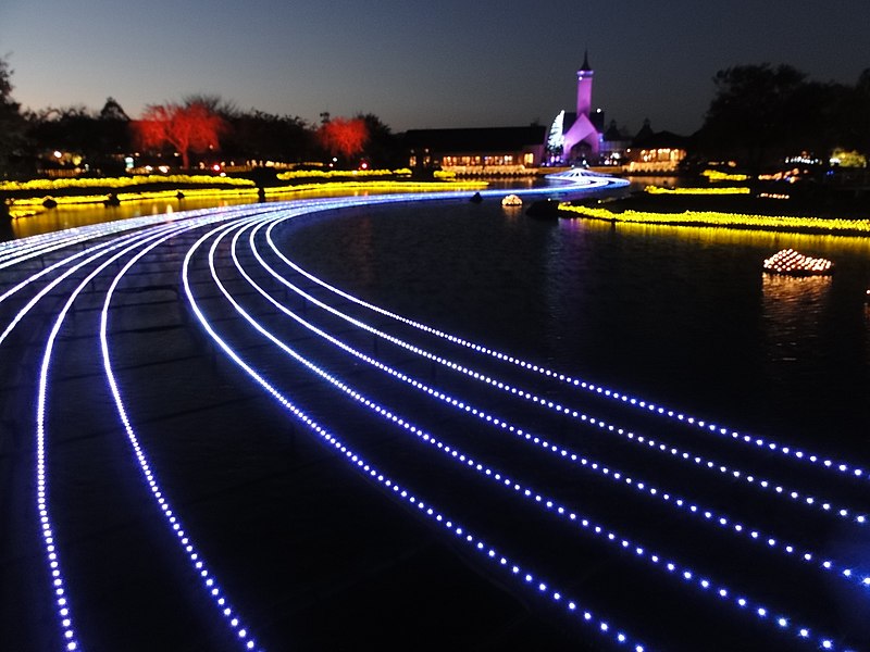 File:Illuminated pond - panoramio.jpg