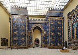 Часть Врат Иштар в Берлинском музее Передней Азии