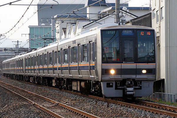 207 series EMU on a Yamatoji Line Direct Rapid Service