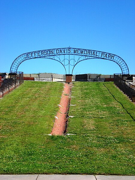 File:Jefferson Davis Memorial Park, Fort Monroe - Stierch.jpg