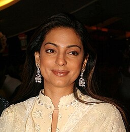 Juhi Chawla still4 (cropped)