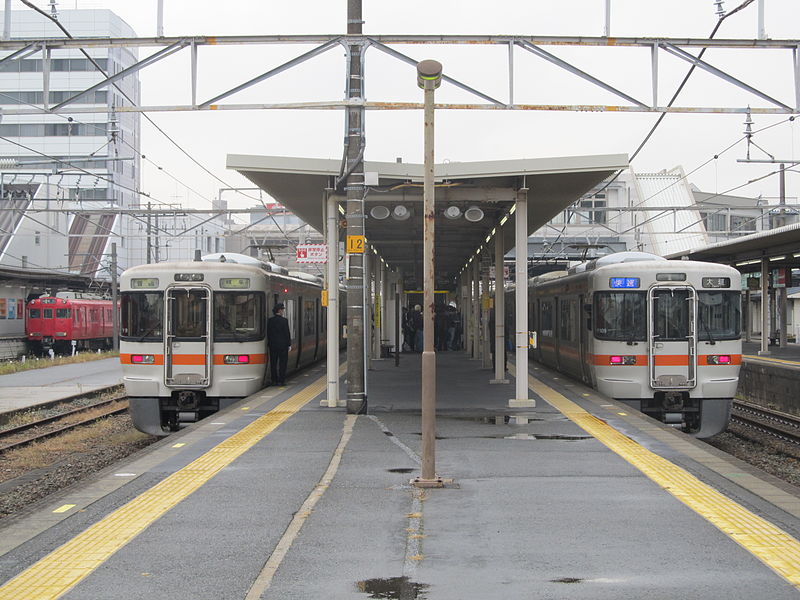 File:Kariya Station-Platform 2.JPG